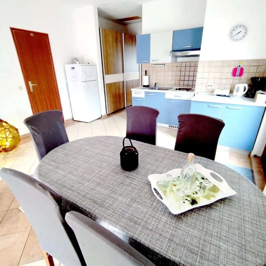 Apartments Josef Veli Rat